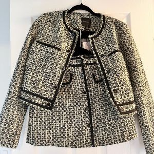 Gorgeous skirt suit with blazer with gold threads